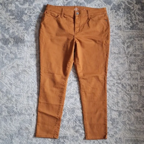 NWOT..St. John's Bay skinny leg jeans sz 14P - Picture 1 of 3